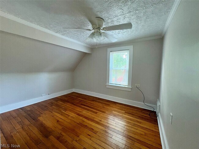 Building Photo - 605 Sackett Ave