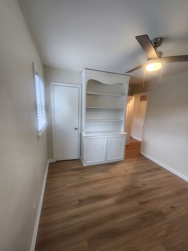 Building Photo - Beautiful and spacious 3 bedroom 1 bath ho...