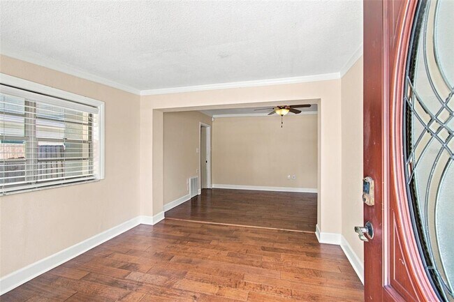 Building Photo - 805 W Braddock St