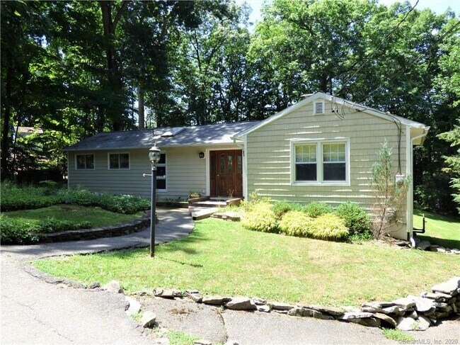 Primary Photo - 5 Candlewood Lake Dr