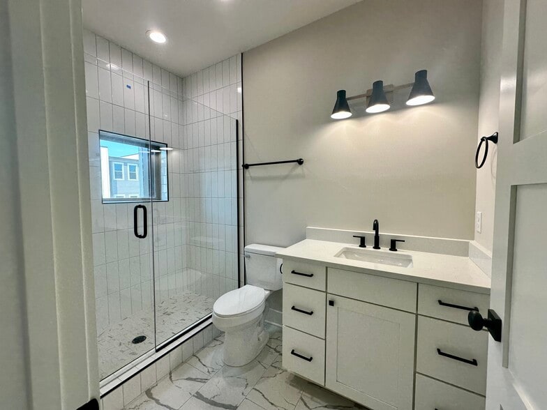 Master Bathroom - 16 Walnut St NE