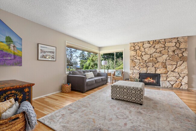 Building Photo - 4bd/2.75ba Seattle House