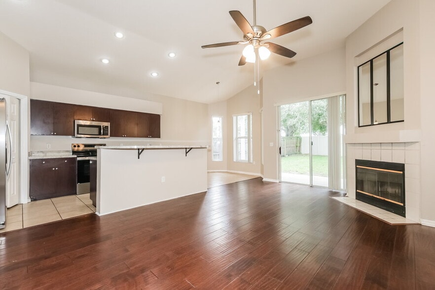Building Photo - 2014 Cattleman Dr