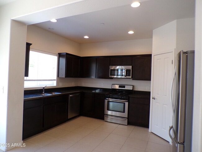 Building Photo - 621 Haynes Dr