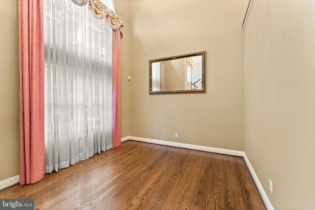 Building Photo - 46448 Montgomery Pl