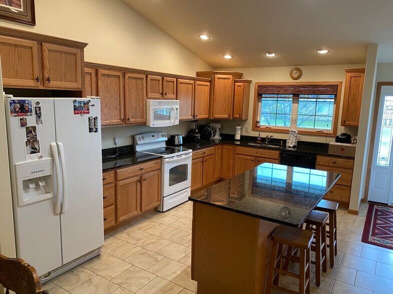 Building Photo - 1321 Pinecrest Ln