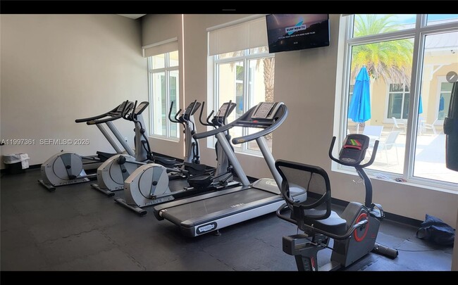 Building Photo - 343 NE 36th Terrace