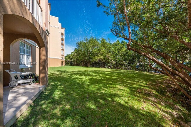 Building Photo - 19601 E Country Club Dr