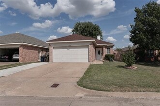 Building Photo - 7108 Park Creek Cir W