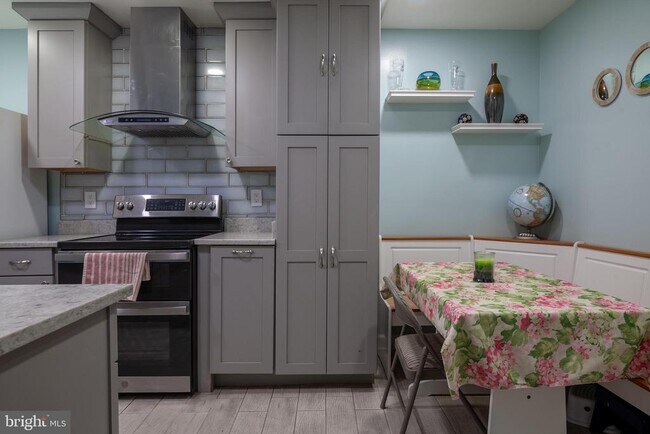 Building Photo - 14624 Monmouth Dr