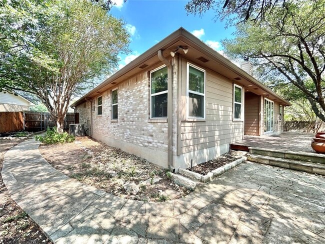 Building Photo - 1303 White Dove Cove