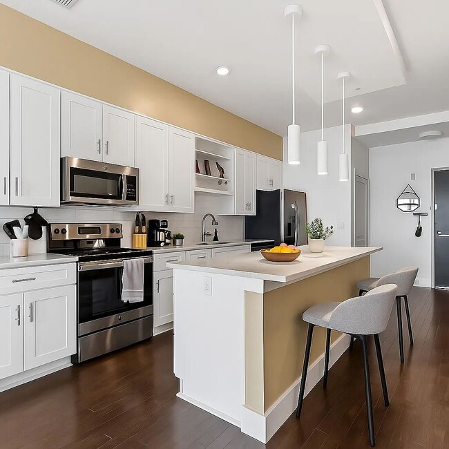 Building Photo - 2407 8th Ave S