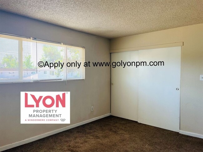 Building Photo - Darling, Spacious 3 bedroom Condo in beaut...