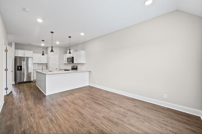 Building Photo - Two Bedroom with Garage!