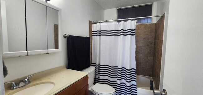 Building Photo - Cathedral Point Mililani