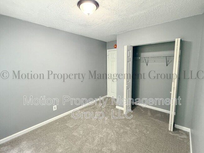 Building Photo - 6710 Sunset Hills Blvd