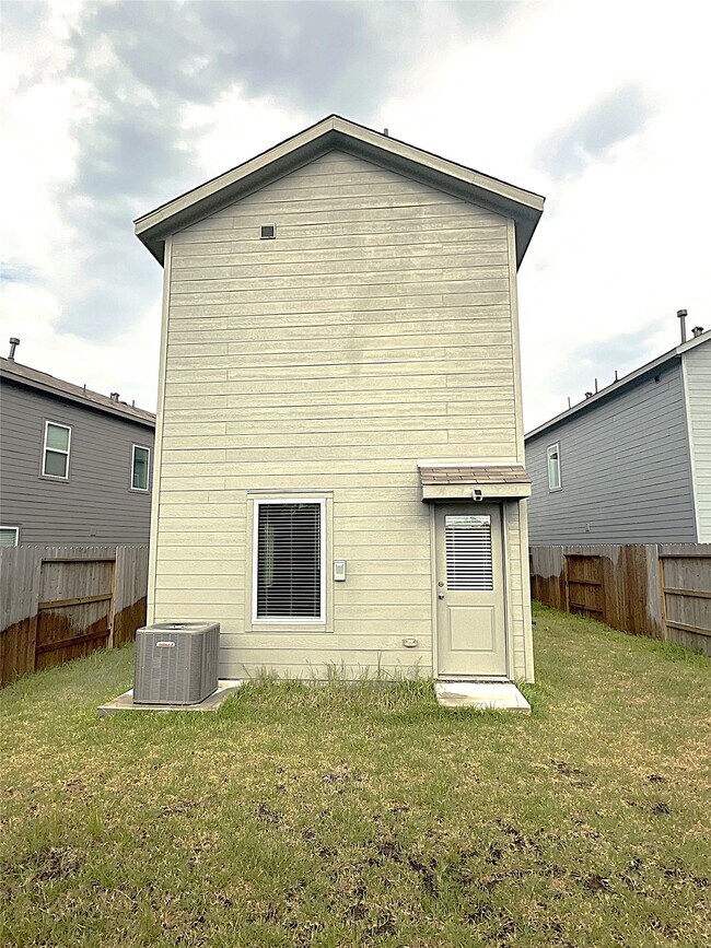 Building Photo - 18210 Via Aurelia Dr