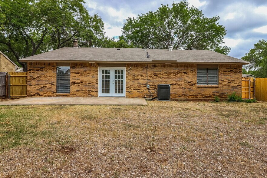 Building Photo - 3805 Bee Tree Ln