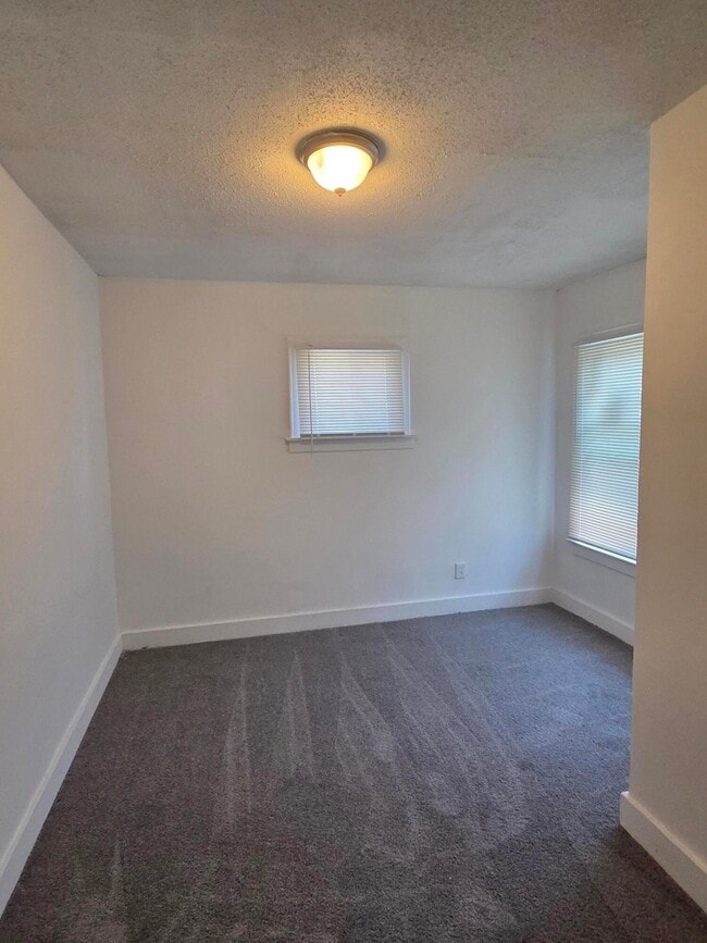 Building Photo - 15757 Pinehurst St
