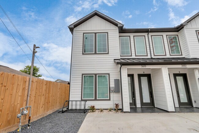 Building Photo - 3613 Rosalie St