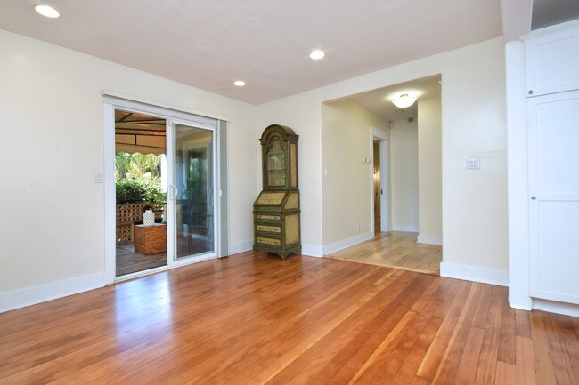 Building Photo - 10633 Chiquita St