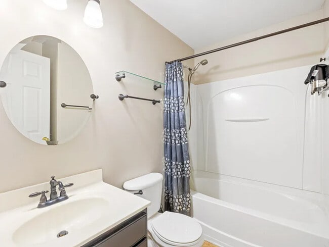 Building Photo - 135 Elba Dr