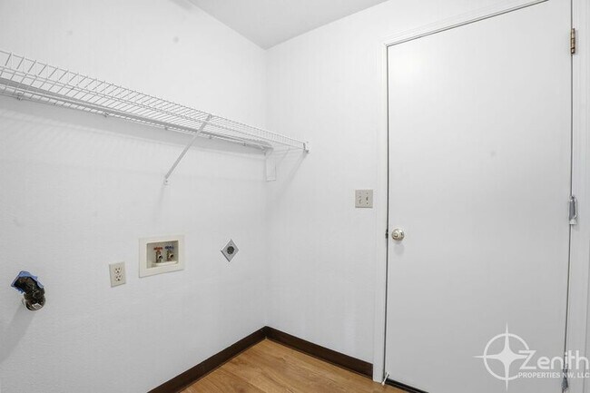 Building Photo - 16101 SE 18th St