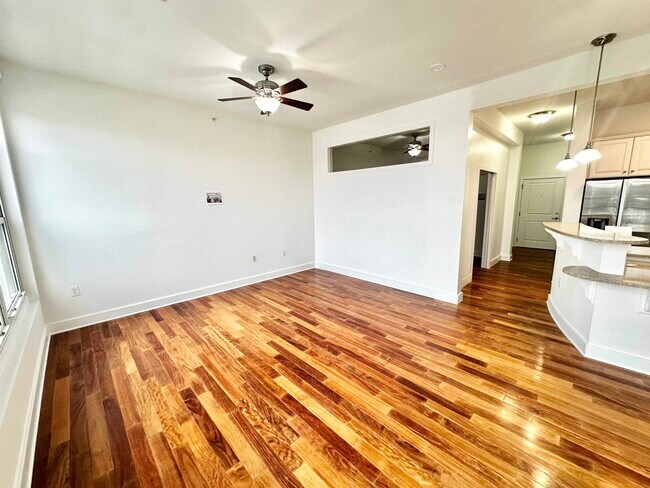 Building Photo - 55 Mallory Ave