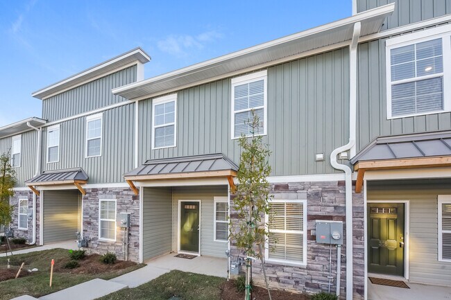 Building Photo - 320 High Grv Wy