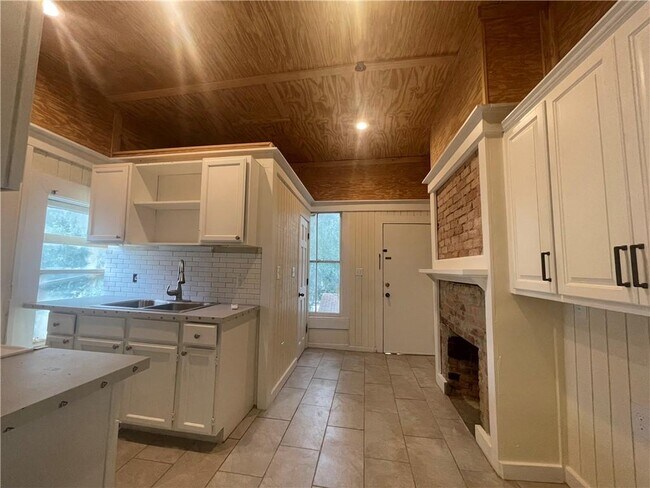 Building Photo - 2129 Union St