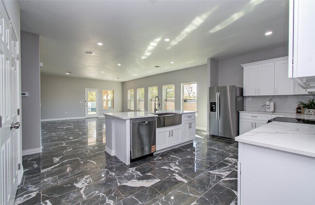 Building Photo - 898 Rd 3556