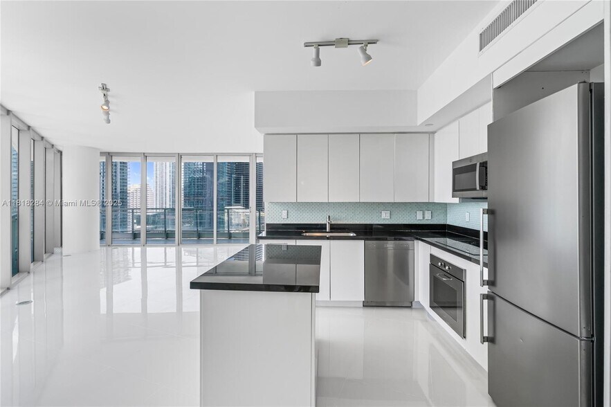Building Photo - 1300 S Miami Ave