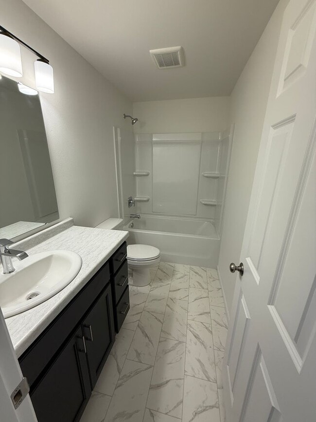 Building Photo - Brand New South End 4 bed/2 bath