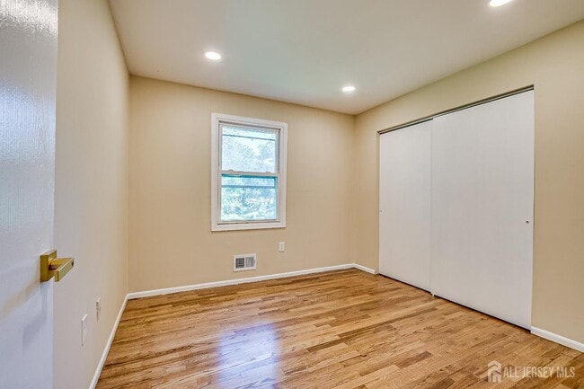 Building Photo - 5 Pelmont Pl