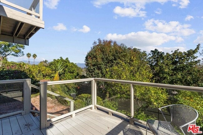 Building Photo - 2258 Moreno Dr