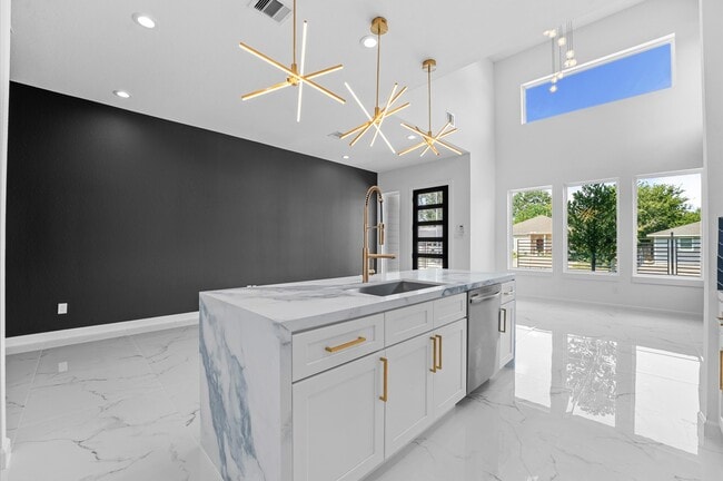 Building Photo - 7323 Bastogne Rd