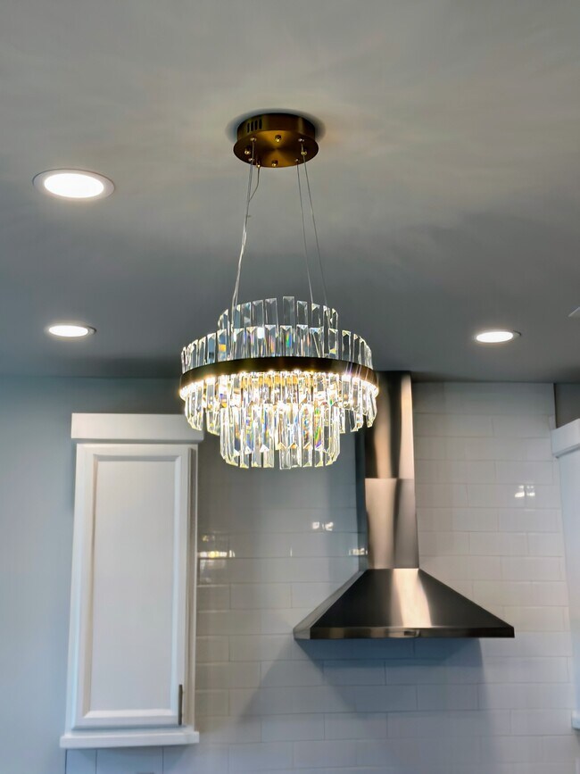 Building Photo - 314 E Lake St