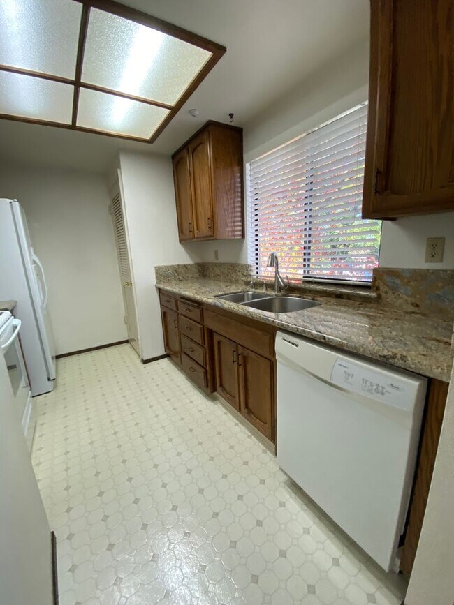 Building Photo - 3346 Smoketree Commons Dr