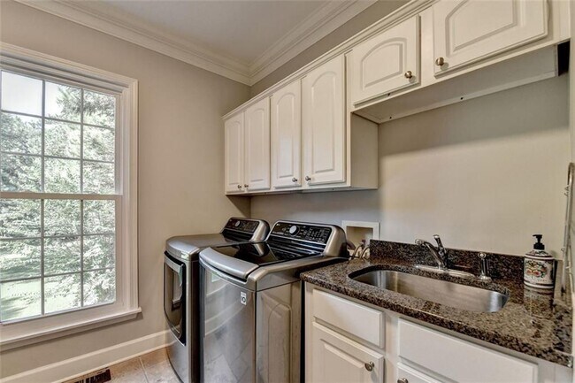 Building Photo - 355 Gaines Oak Way
