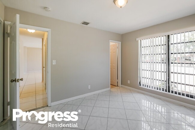 Building Photo - 770 NE 50th Ct