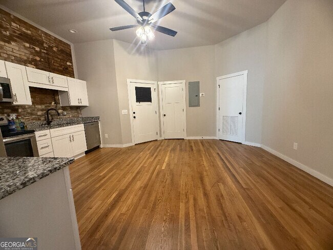 Building Photo - 86 S Forest Ave