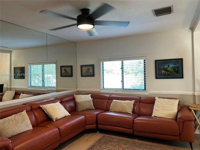 Building Photo - 1534 Monroe St