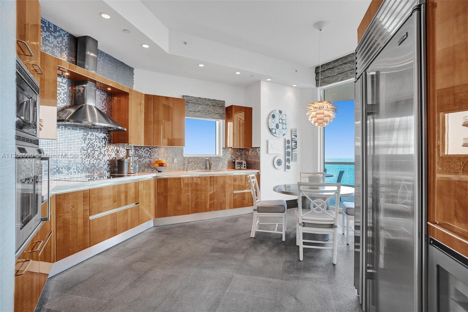 Building Photo - 16047 Collins Ave