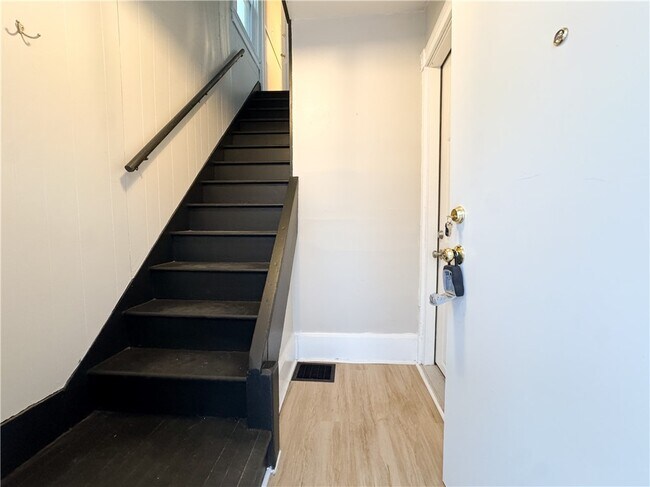 Building Photo - 102 Gregory St