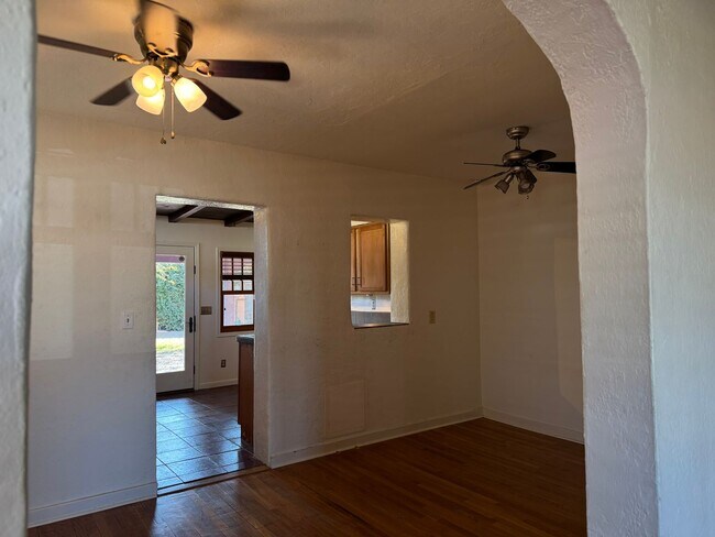 Building Photo - COMING SOON! Charming Mid-Town 3 Bedroom 2 Bath Main House!