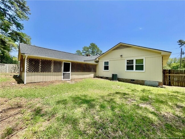 Building Photo - 717 Rockwood Dr
