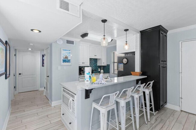 Building Photo - 511 E Beach Blvd