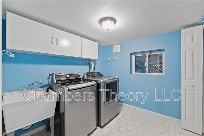 Building Photo - 1105 20th St