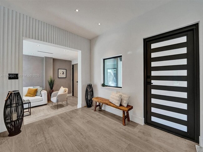 Building Photo - 2066 NE 174th St