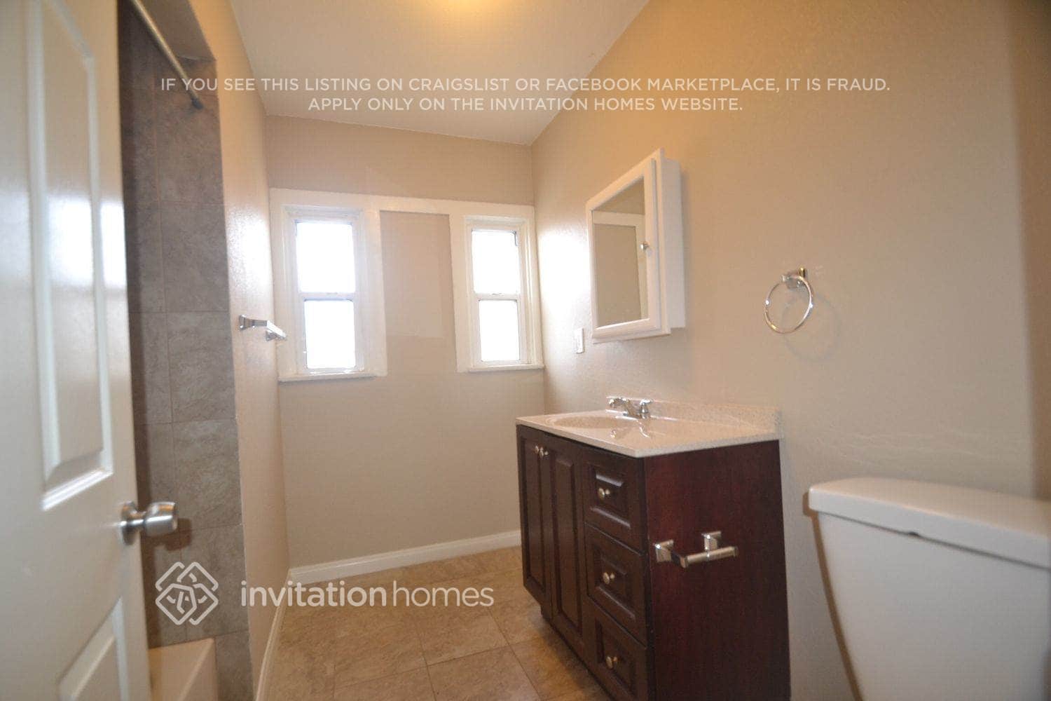 Building Photo - 2042 W 75th St